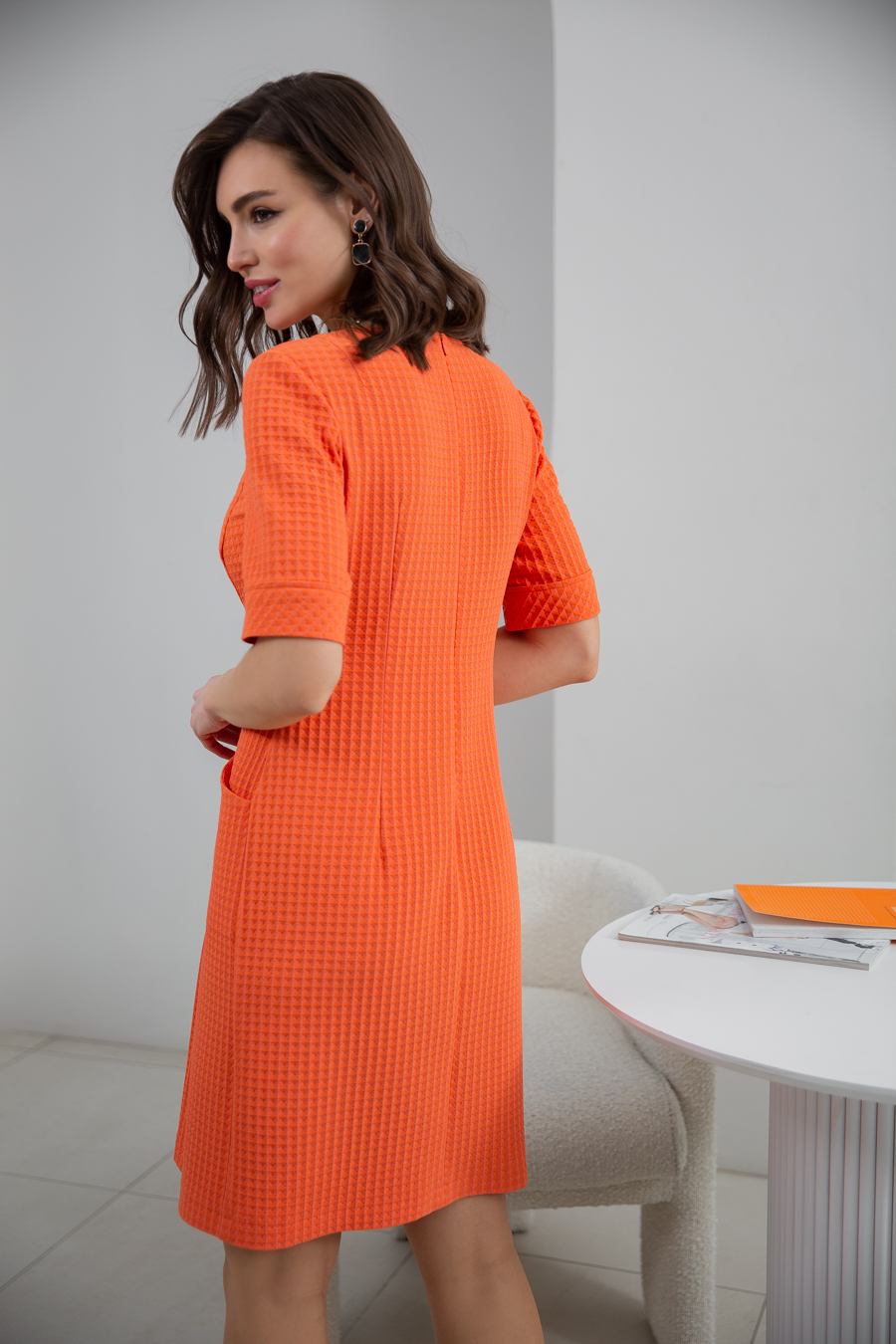 Тулуз, яркое платье полуприлегающегоя кроя с карманами в цвете печеный апельсин от Ритини